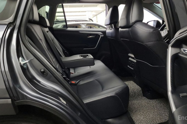 2021 Toyota RAV4 с пробегом 69 353 км