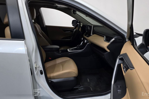 2023 Toyota RAV4 с пробегом 43 181 км