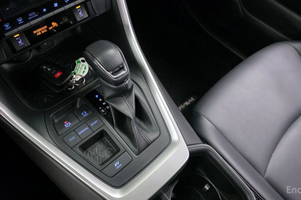 2022 Toyota RAV4 с пробегом 17 223 км