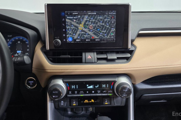 2023 Toyota RAV4 с пробегом 43 181 км