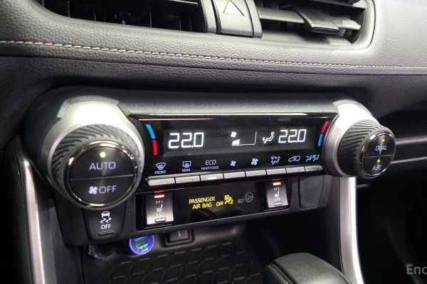 2020 Toyota RAV4 с пробегом 52 901 км