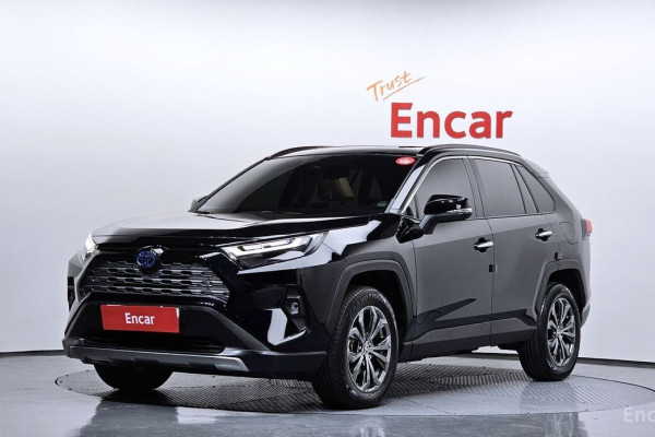 2023 Toyota RAV4 с пробегом 29 839 км