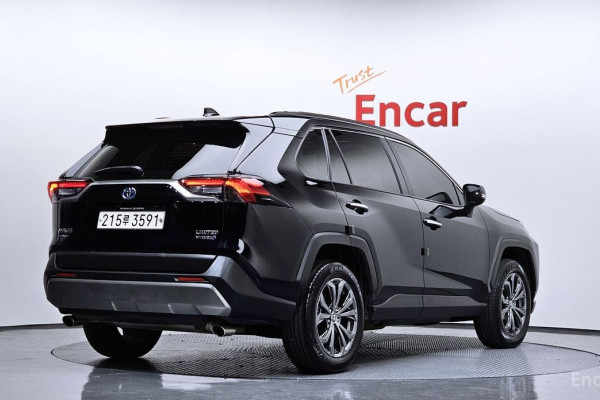 2023 Toyota RAV4 с пробегом 29 839 км