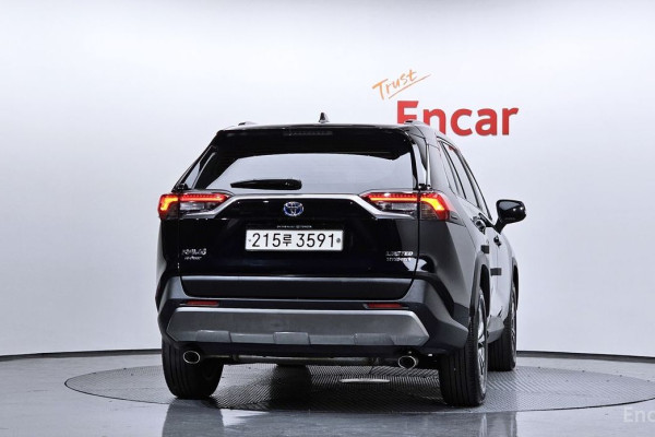 2023 Toyota RAV4 с пробегом 29 839 км