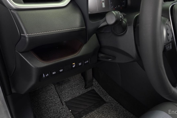 2023 Toyota RAV4 с пробегом 17 500 км