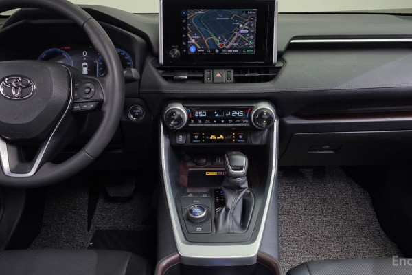 2023 Toyota RAV4 с пробегом 17 500 км