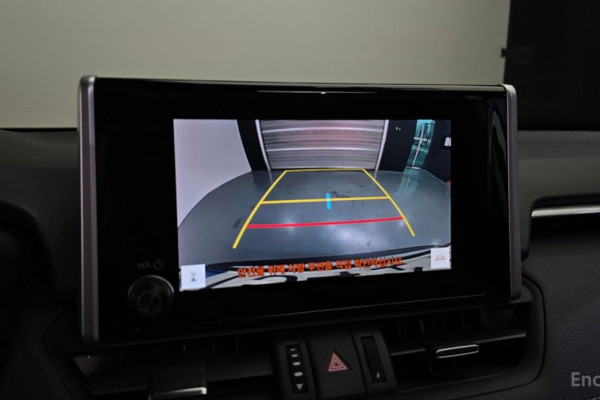 2023 Toyota RAV4 с пробегом 17 500 км