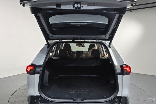 2023 Toyota RAV4 с пробегом 43 181 км