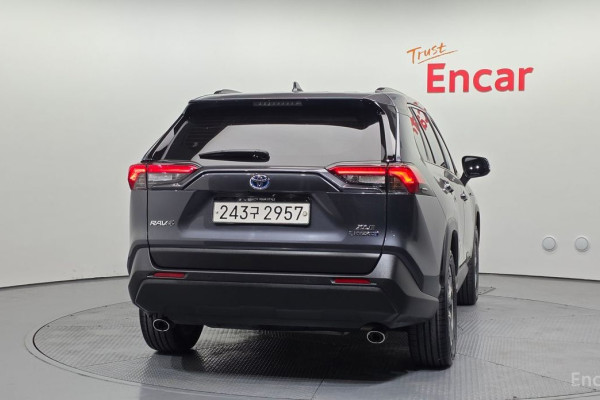 2021 Toyota RAV4 с пробегом 68 164 км