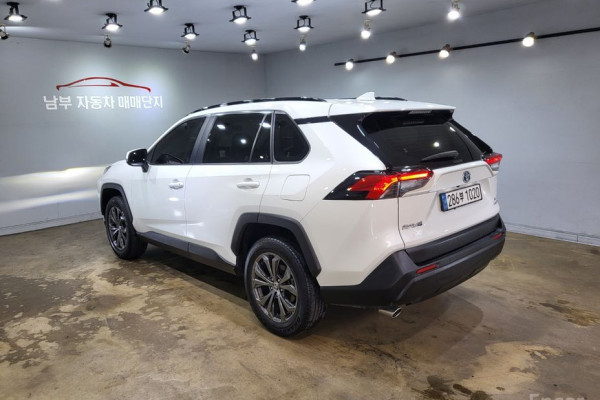 2022 Toyota RAV4 с пробегом 34 428 км