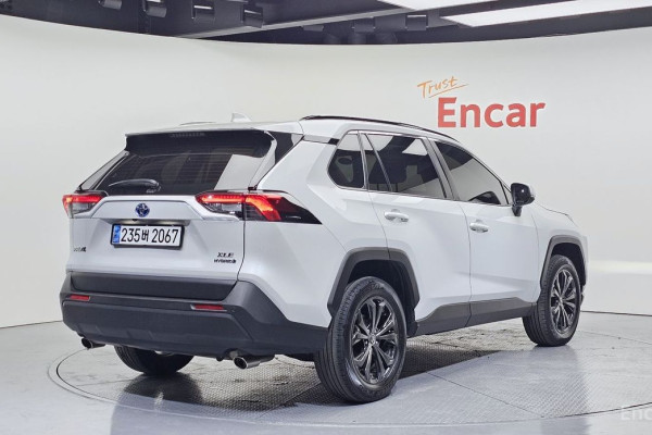 2023 Toyota RAV4 с пробегом 42 504 км