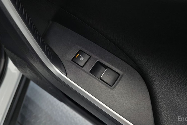 2023 Toyota RAV4 с пробегом 17 500 км