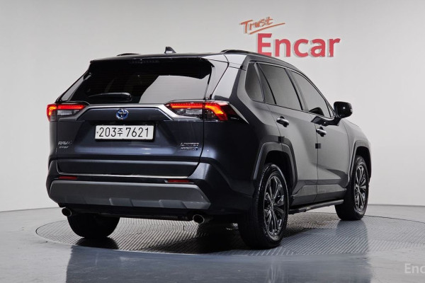 2023 Toyota RAV4 с пробегом 36 434 км