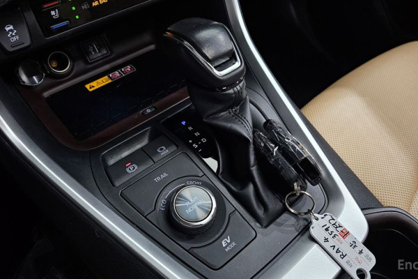 2023 Toyota RAV4 с пробегом 29 839 км