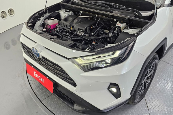 2023 Toyota RAV4 с пробегом 42 504 км