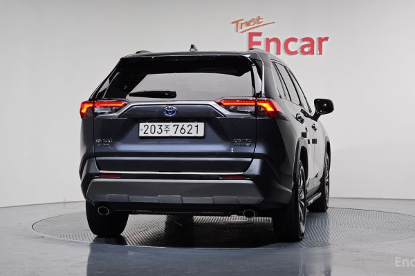 2023 Toyota RAV4 с пробегом 36 434 км