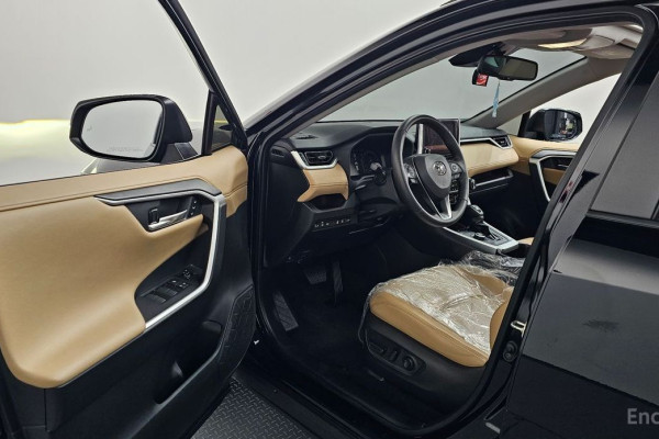 2023 Toyota RAV4 с пробегом 29 839 км