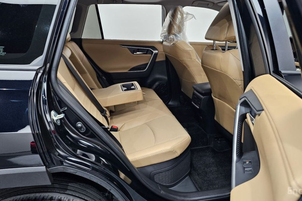 2023 Toyota RAV4 с пробегом 29 839 км