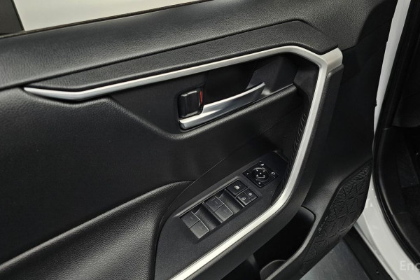 2023 Toyota RAV4 с пробегом 42 504 км