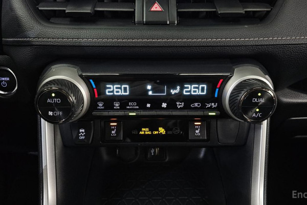 2023 Toyota RAV4 с пробегом 42 504 км