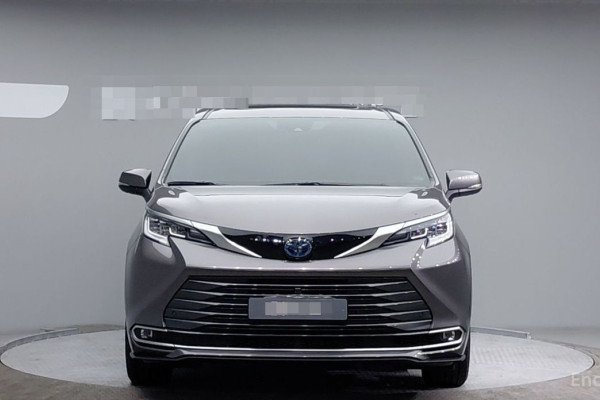2022 Toyota Sienna с пробегом 17 131 км
