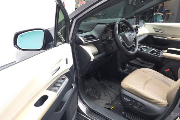 2021 Toyota Sienna с пробегом 67 389 км