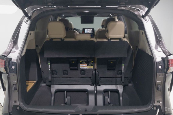 2022 Toyota Sienna с пробегом 17 131 км