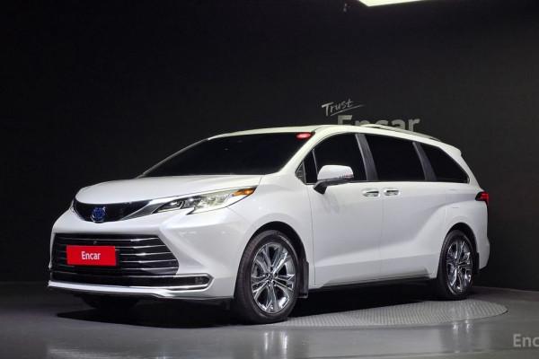 2023 Toyota Sienna с пробегом 12 363 км