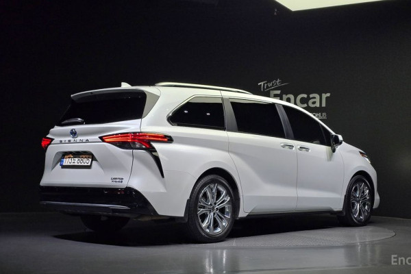 2023 Toyota Sienna с пробегом 12 363 км