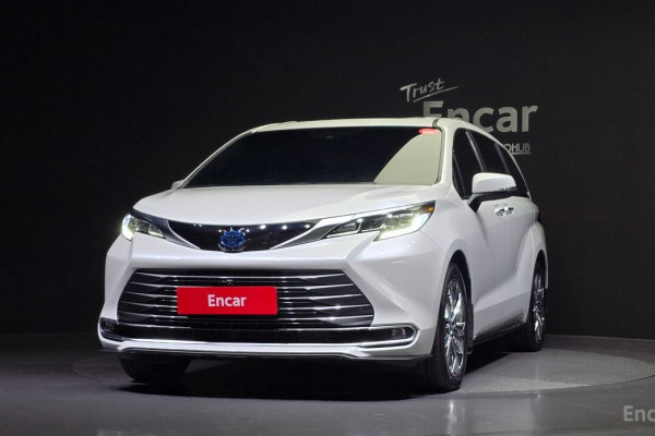 2023 Toyota Sienna с пробегом 12 363 км