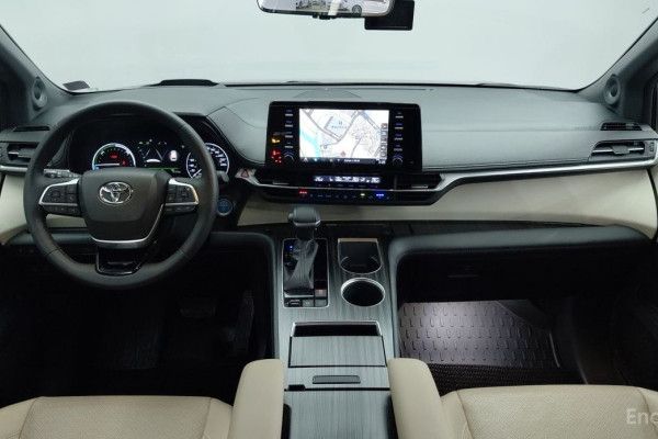 2022 Toyota Sienna с пробегом 17 131 км