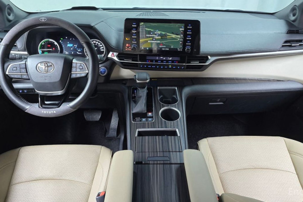 2023 Toyota Sienna с пробегом 12 363 км