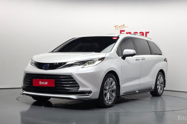 2023 Toyota Sienna с пробегом 49 807 км