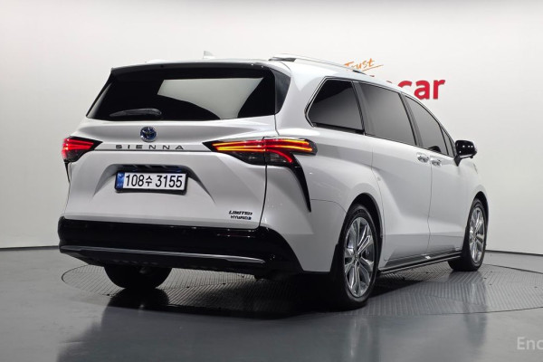 2023 Toyota Sienna с пробегом 49 807 км