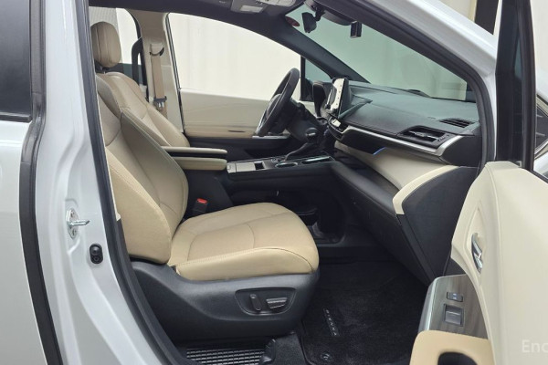 2023 Toyota Sienna с пробегом 12 363 км