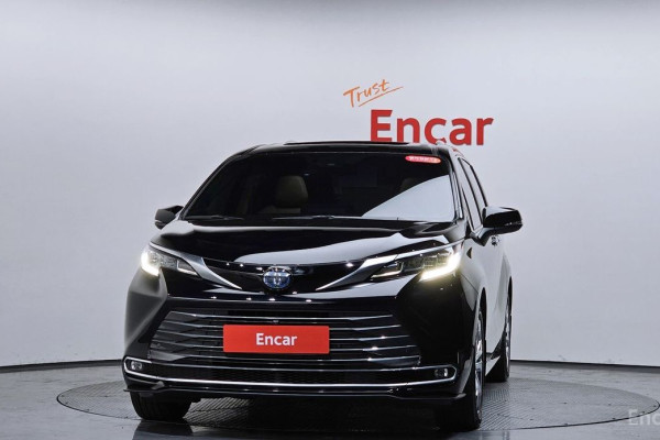 2023 Toyota Sienna с пробегом 28 552 км