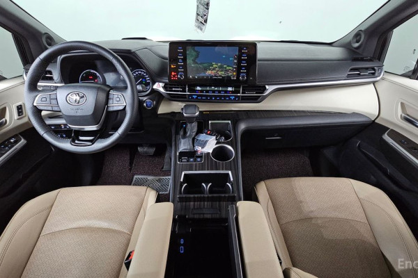 2023 Toyota Sienna с пробегом 28 552 км
