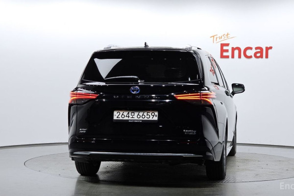 2021 Toyota Sienna с пробегом 115 079 км