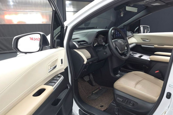2023 Toyota Sienna с пробегом 49 807 км