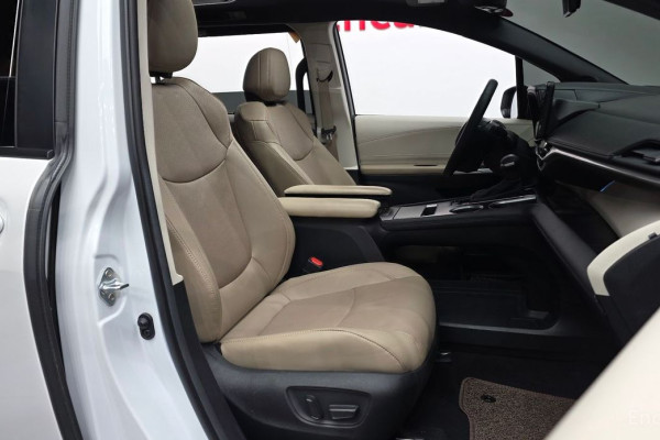 2023 Toyota Sienna с пробегом 49 807 км