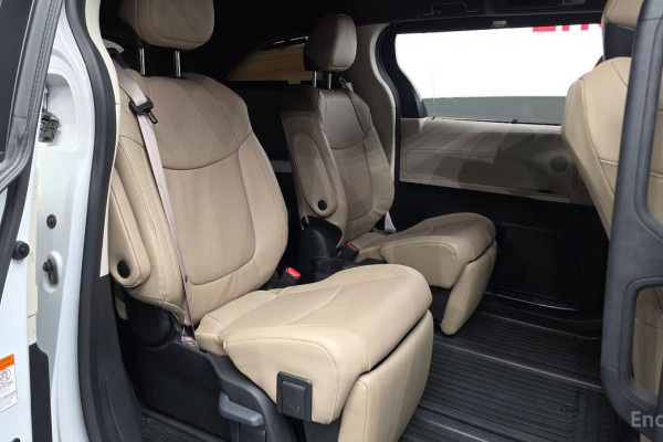 2023 Toyota Sienna с пробегом 49 807 км