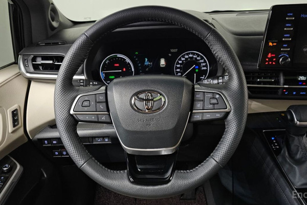 2023 Toyota Sienna с пробегом 28 552 км