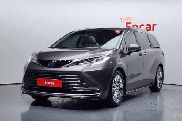 2023 Toyota Sienna с пробегом 49 958 км