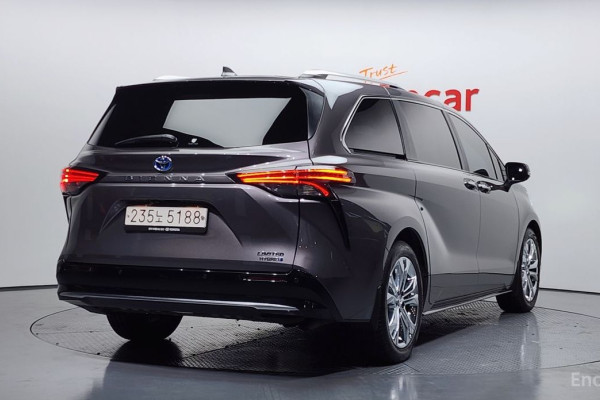 2023 Toyota Sienna с пробегом 49 958 км