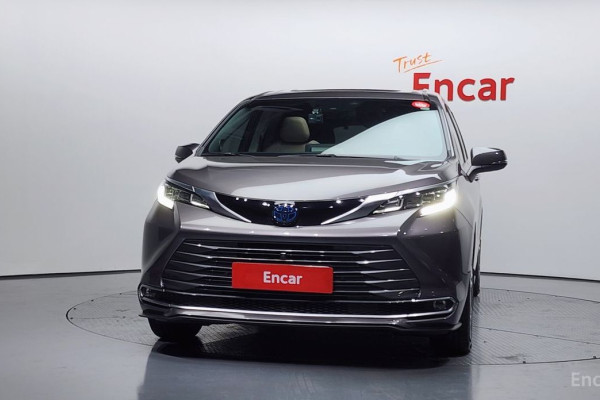 2023 Toyota Sienna с пробегом 49 958 км