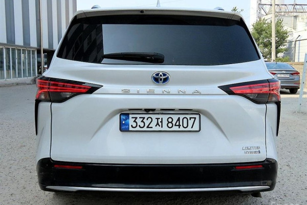 2023 Toyota Sienna с пробегом 17 857 км