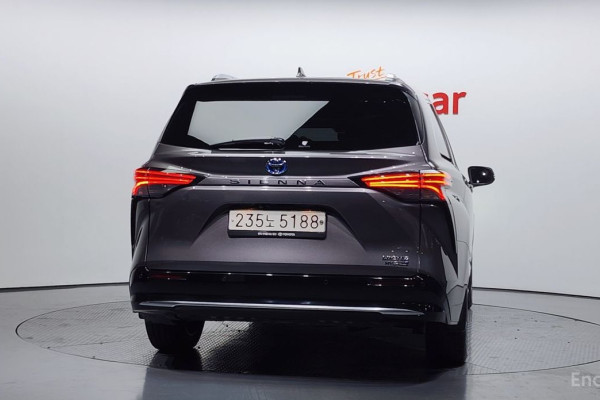 2023 Toyota Sienna с пробегом 49 958 км