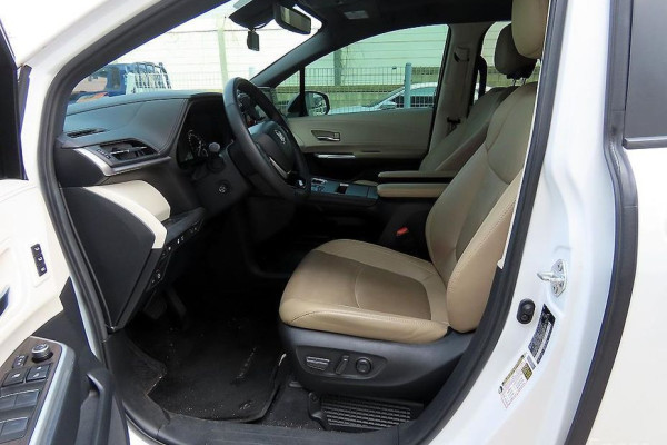 2023 Toyota Sienna с пробегом 17 857 км