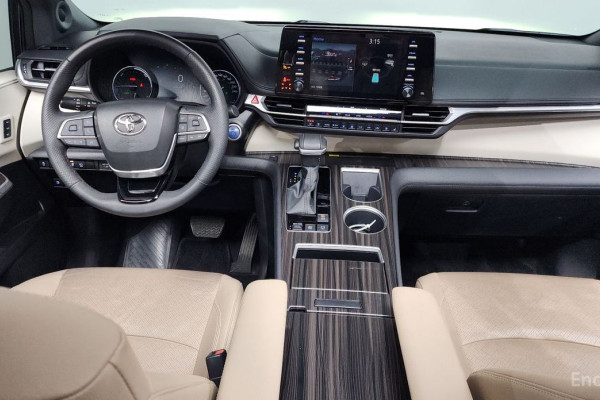 2023 Toyota Sienna с пробегом 73 551 км