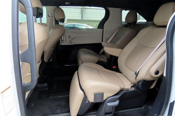 2023 Toyota Sienna с пробегом 17 857 км